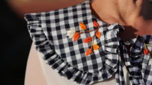 Cuellos artesanales: el toque 'slow  fashion' con el que elevar cualquier look de verano - Gastronomía y Moda
