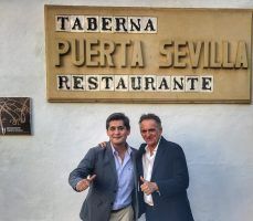 Mayo festivo en el Restaurante Puerta Sevilla de Córdoba - Gastronomía y Moda