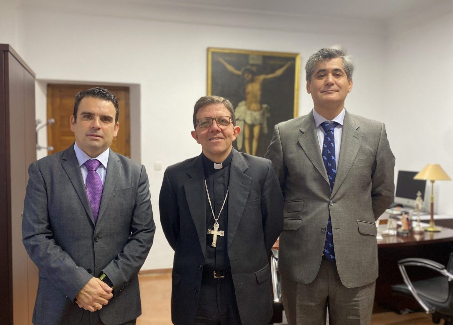 El obispo Valdivia anima a Parasceve en sus labores de innovación en la oferta de artículos religiosos - Gastronomía y Moda