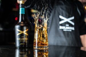 Burlanegra, el ron con un arriesgado toque salino - Gastronomía y Moda