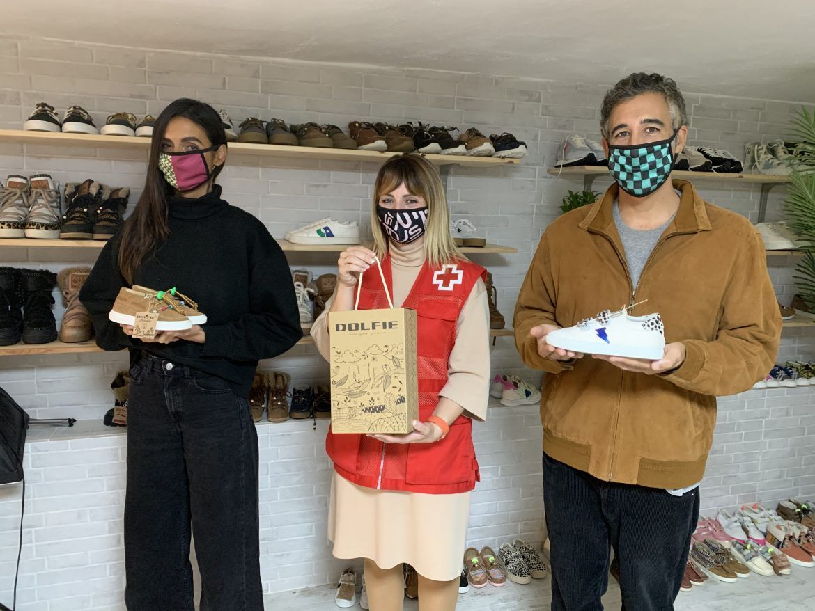 Dolfie entrega más de 500 pares de zapatos a Cruz Roja para repartir entre niños y niñas esta Navidad Dolfie entrega más de 500 pares de zapatos a Cruz Roja para repartir entre niños y niñas esta Navidad - Gastronomía y Moda