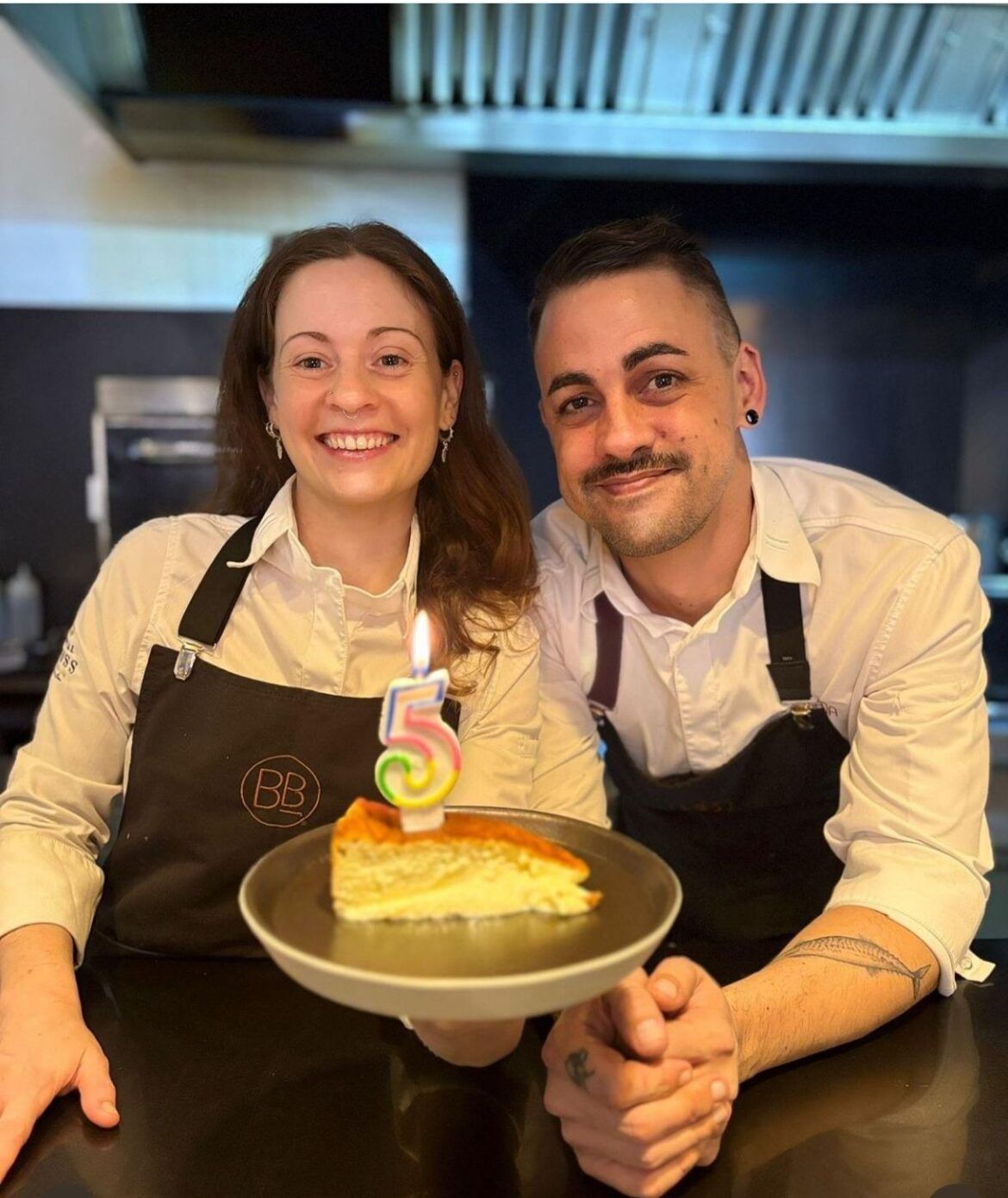 Barra Baja, 5 años de “cocina de mercado” en el que, en vivo y en directo, dos chefs cocinan a 4 manos para sus comensales - Gastronomía y Moda