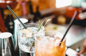 El 75,3 % del consumo de bebidas espirituosas en España se realiza en bares, restaurantes y hoteles - Gastronomía y Moda