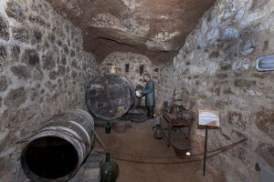 Un viaje emocional al subsuelo de Aranda de Duero a través de sus bodegas - Gastronomía y Moda