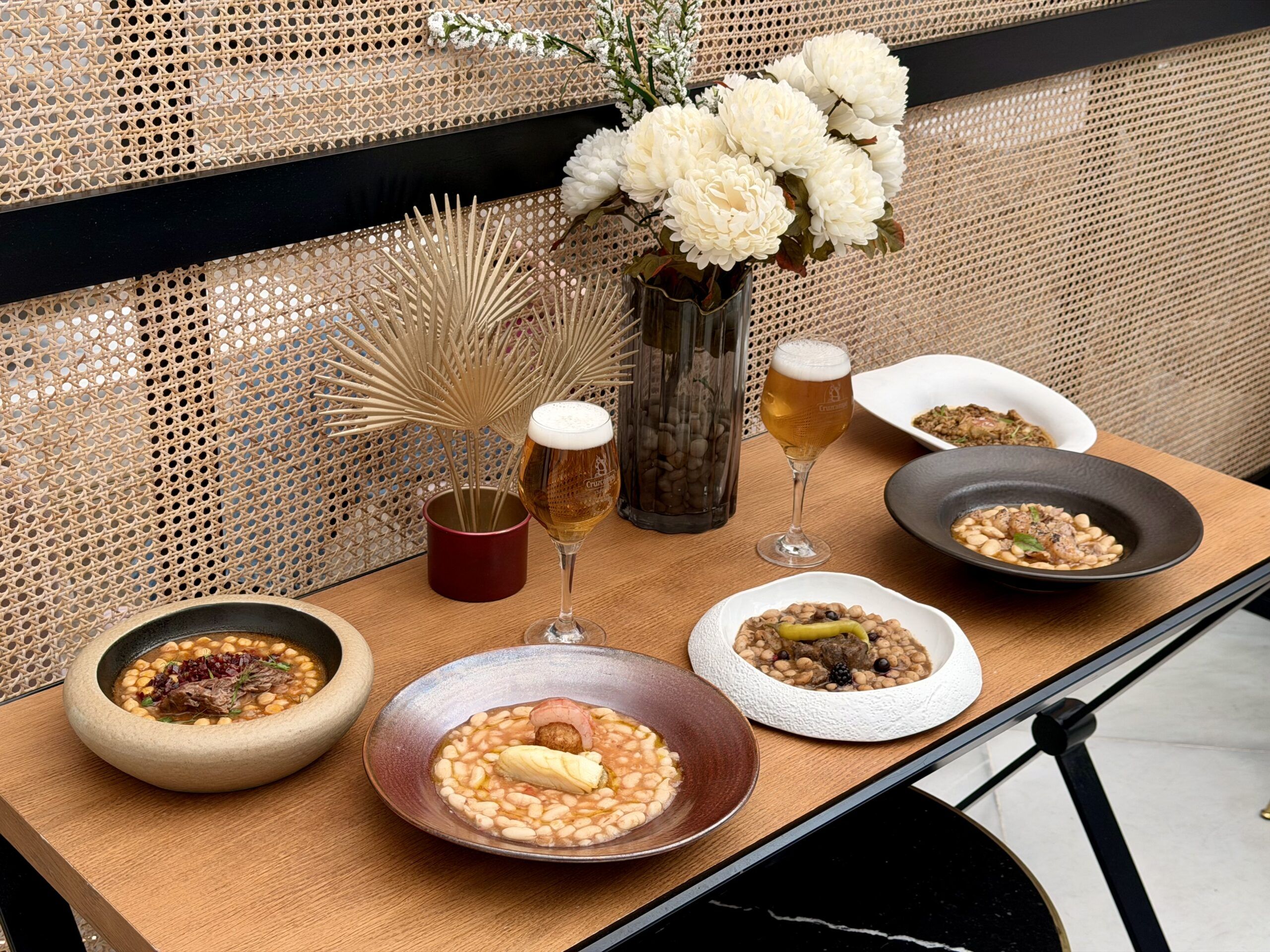 Lalola de Javi Abascal celebra el Día de Andalucía con sus Jornadas gastronómicas del guiso andaluz - Gastronomía y Moda