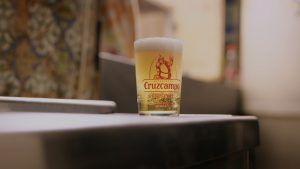 'Mírala cara a cara que es la primera' by Cruzcampo - Gastronomía y Moda