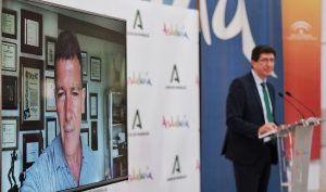 El vicepresidente andaluz, durante la presentación de la campaña, junto a un vídeo enviado por el actor Antonio Banderas - Gastronomía y Moda