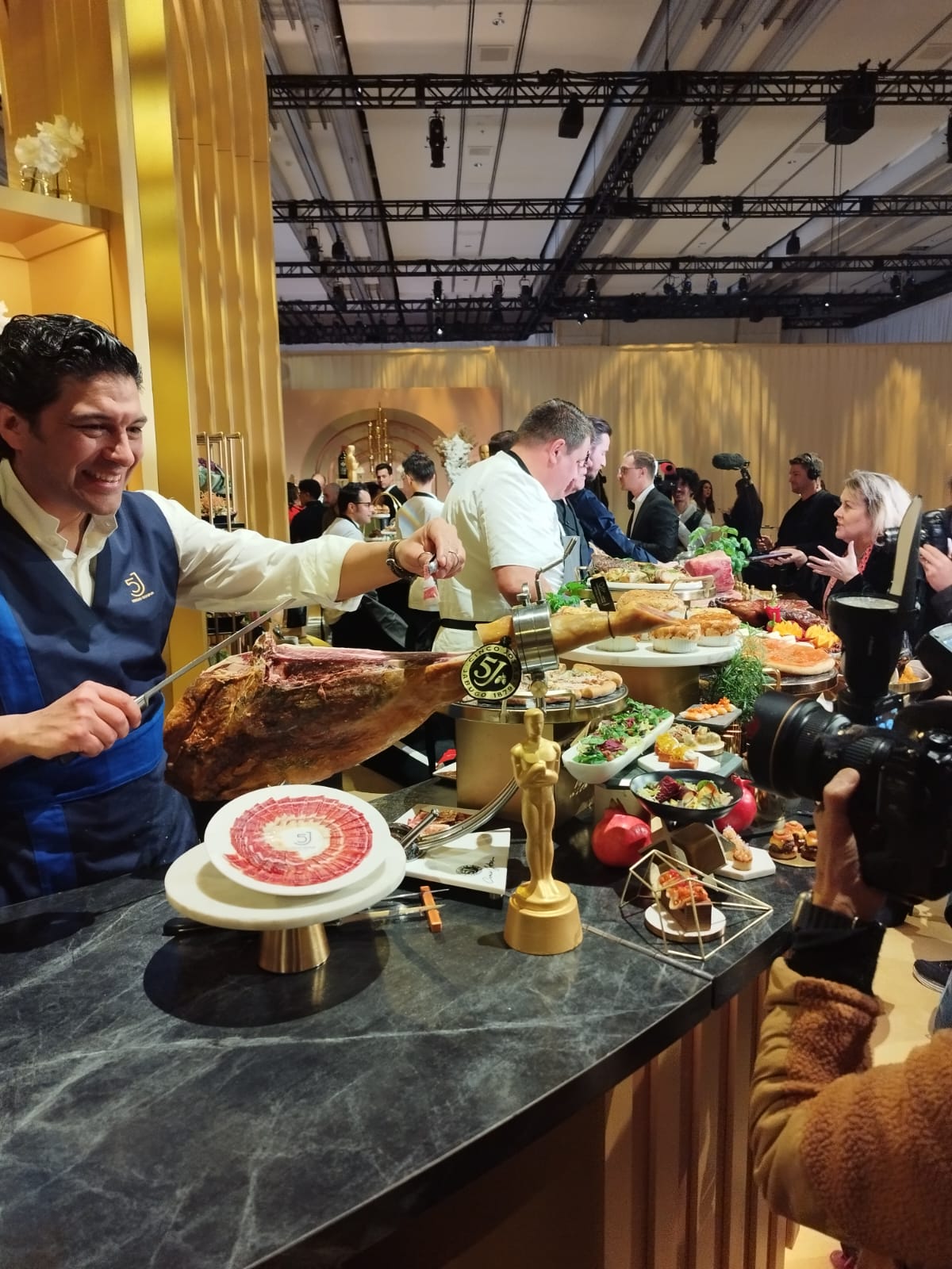 Cinco Jotas será el invitado de excepción del menú de la Governor’s Ball, la fiesta oficial de los Premios Oscar 2024 - Gastronomía y Moda