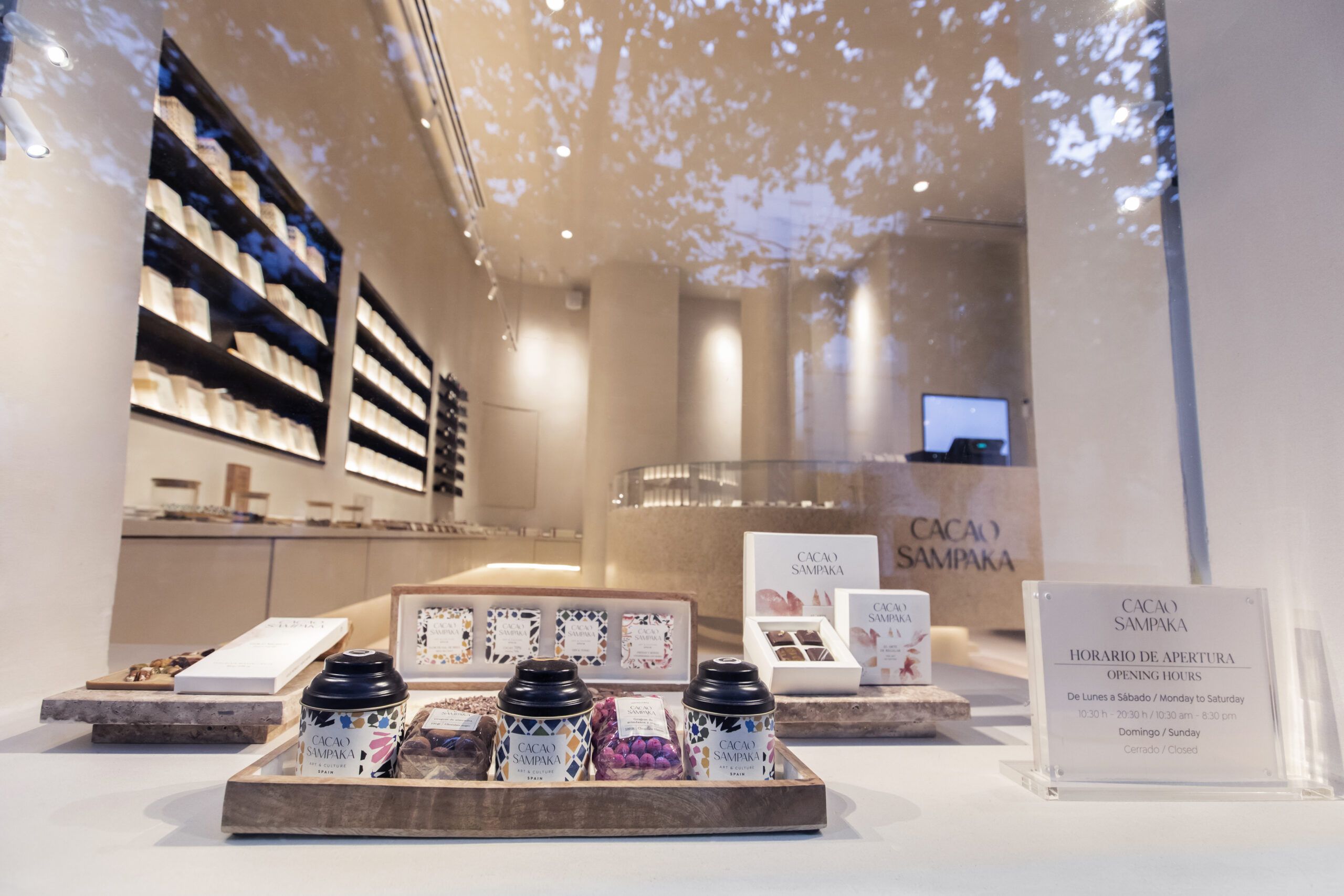 Cacao Sampaka celebra su veinticinco aniversario con la apertura de su primera flagship store en la milla de oro de Madrid - Gastronomía y Moda