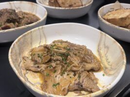 Sevilla descubre los desayunos más potentes del momento: cuchillo, tenedor y sabor sin concesiones - Gastronomía y Moda