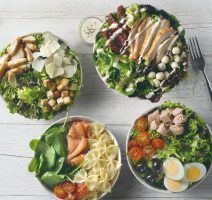 Pavo Mozzarella con salsa estragón: la carta de ensaladas de Rodilla crece - Gastronomía y Moda
