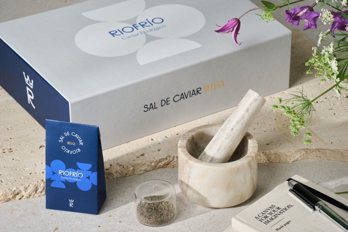 Caviar Riofrío lanza por primera vez su sal de caviar Beluga para estas Navidades - Gastronomía y Moda