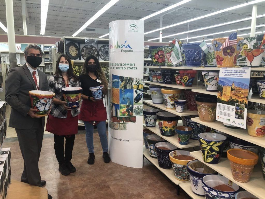 Extenda potencia la cerámica decorativa andaluza en Estados Unidos, con una campaña de marketing en una cadena de tiendas de hogar y jardín Extenda potencia la cerámica decorativa andaluza en Estados Unidos, con una campaña de marketing en una cadena de tiendas de hogar y jardín - Gastronomía y Moda