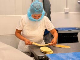 365 Obrador elaborará 22.000 cocas de Sant Joan para mantener viva una de las tradiciones más dulces de Catalunya - Gastronomía y Moda