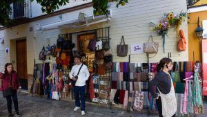 El barrio de Santa Cruz, en la lista de los imposibles de Sevilla - Gastronomía y Moda