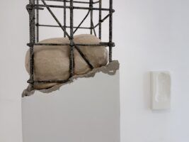 Cuerpos y destinos: Rosa Aguilar y Emma Marting en Di Gallery hasta julio - Gastronomía y Moda