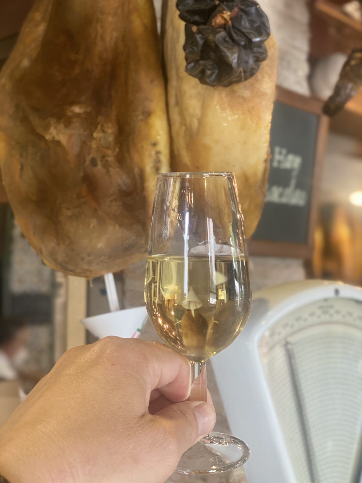 El Ayuntamiento de Sevilla aprueba la nueva ordenanza que regula el distintivo ‘Establecimiento Emblemático de la Ciudad de Sevilla’ - Gastronomía y Moda