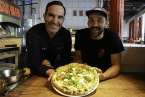 Can Pizza y Mario Sandoval revolucionan la Pizza Week con una pizza solidaria cuyos beneficios irán destinados a World Central Kitchen - Gastronomía y Moda