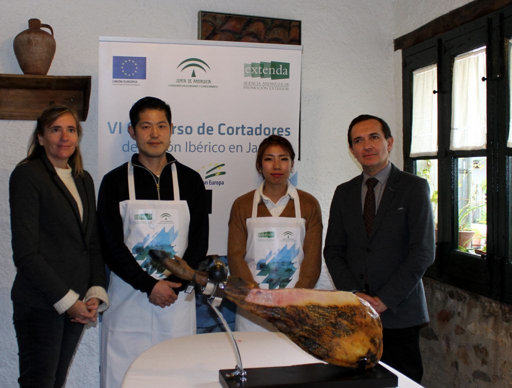 Saki Yokogawa y Shimpei Shinozaki conocen el origen del jamón ibérico
