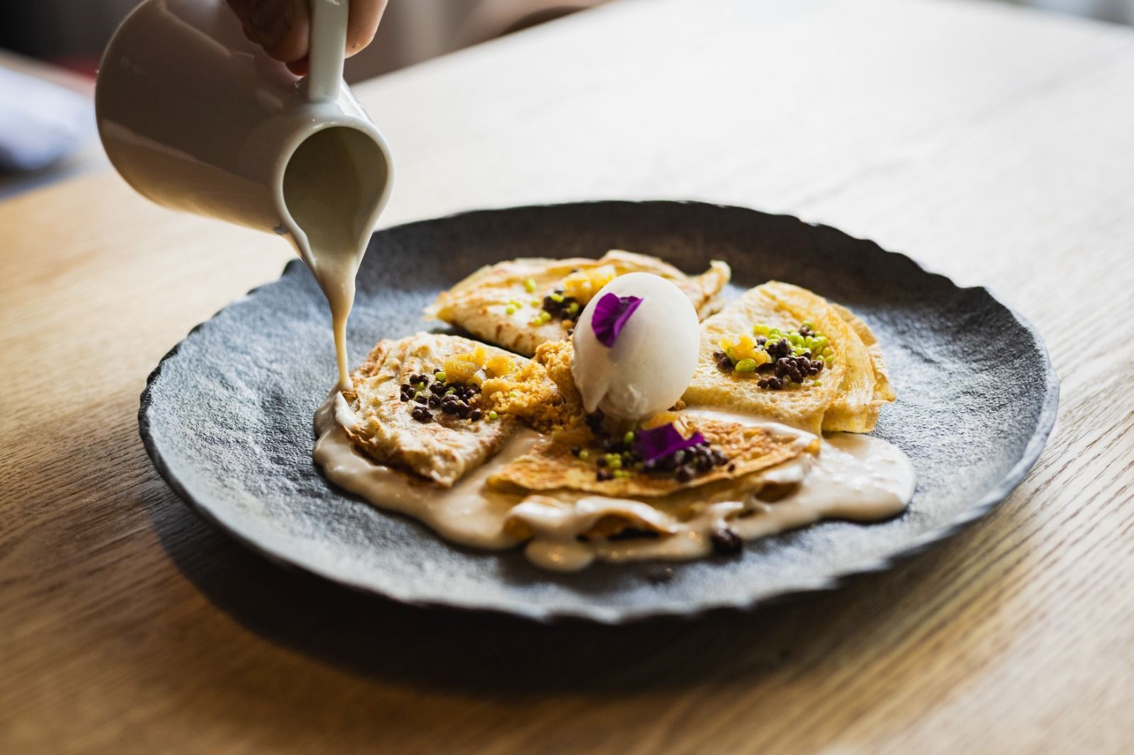 Dexcaro evoluciona y se convierte en el universo gastronómico de Carlos G. Moreno - Gastronomía y Moda
