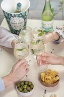 Croft Twist conquista Madrid con el spritz andaluz que está revolucionando el aperitivo - Gastronomía y Moda
