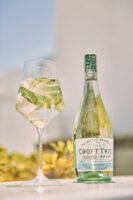 Croft Twist conquista Madrid con el spritz andaluz que está revolucionando el aperitivo - Gastronomía y Moda