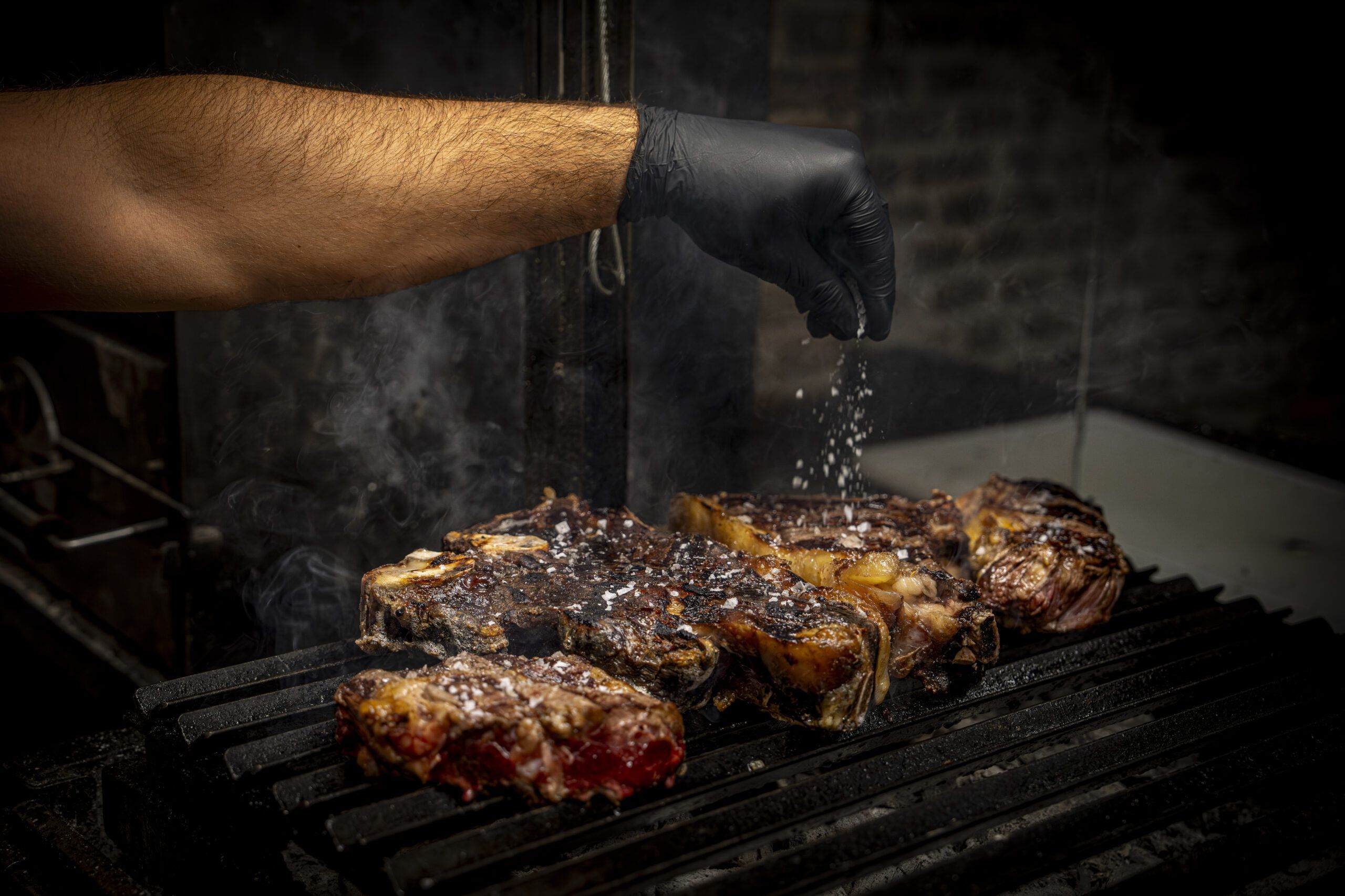Cruz Pampa reivindica el valor de compartir la mesa en San Valentín a través del asado argentino - Gastronomía y Moda