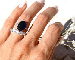 Luce anillo con 'pedrusco' Dlujo Jewel sin necesidad de dejarte el sueldo - Gastronomía y Moda