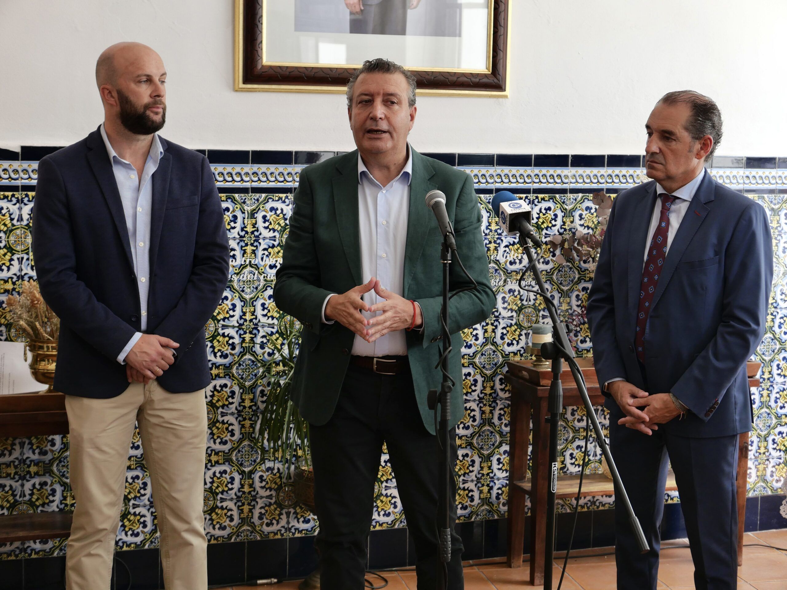 Javier Fernández reivindica el futuro de la Sierra Morena sevillana en un encuentro con vecinos y colectivos de la comarca - Gastronomía y Moda
