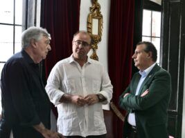 Javier Fernández reivindica el futuro de la Sierra Morena sevillana en un encuentro con vecinos y colectivos de la comarca - Gastronomía y Moda