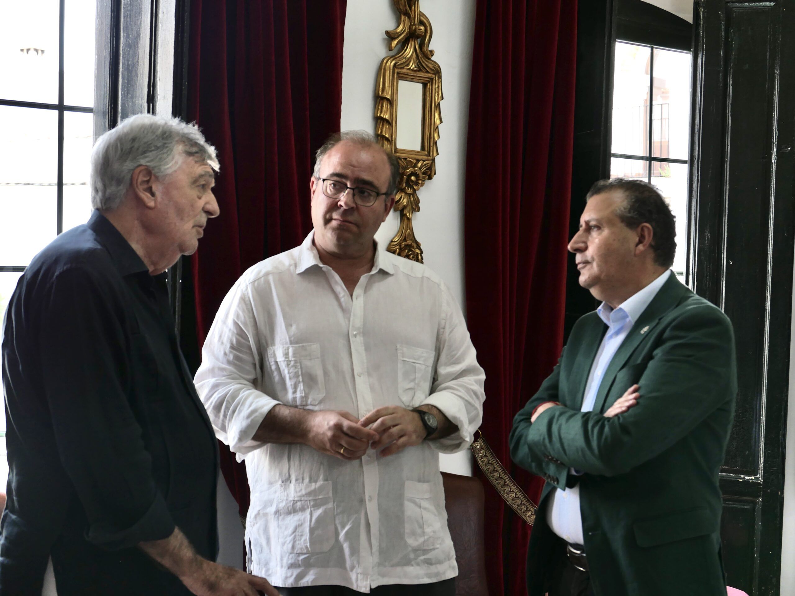 Javier Fernández reivindica el futuro de la Sierra Morena sevillana en un encuentro con vecinos y colectivos de la comarca - Gastronomía y Moda