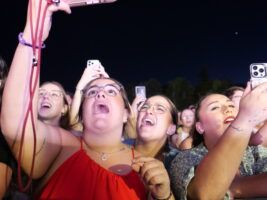Así fue el concierto de Dani Fernández en Icónica Sevilla Fest: emoción, himnos y 16.500 personas - Gastronomía y Moda
