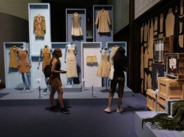 "Helbig Archive: 96-26": treinta años de sueños hechos con las manos en el Museo del Traje - Gastronomía y Moda