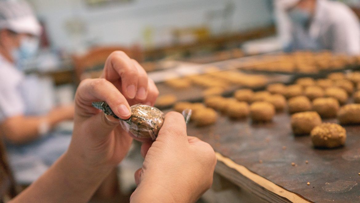 Estepa arranca oficialmente una nueva campaña de mantecados y polvorones - Gastronomía y Moda
