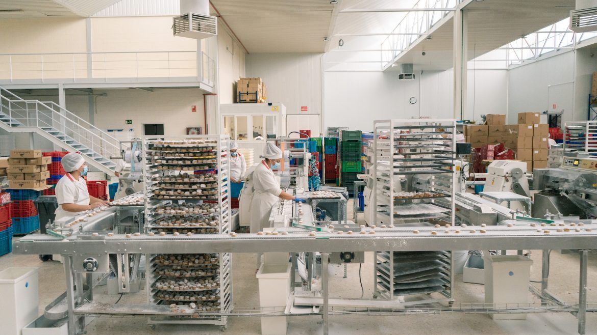 La campaña de producción de mantecados y polvorones de Estepa empieza a recuperar niveles prepandémicos - Gastronomía y Moda