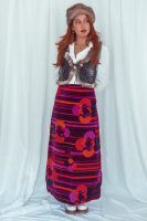 Rosalía se suma a la moda vintage con un russian fur hat de Nonna´s - Gastronomía y Moda