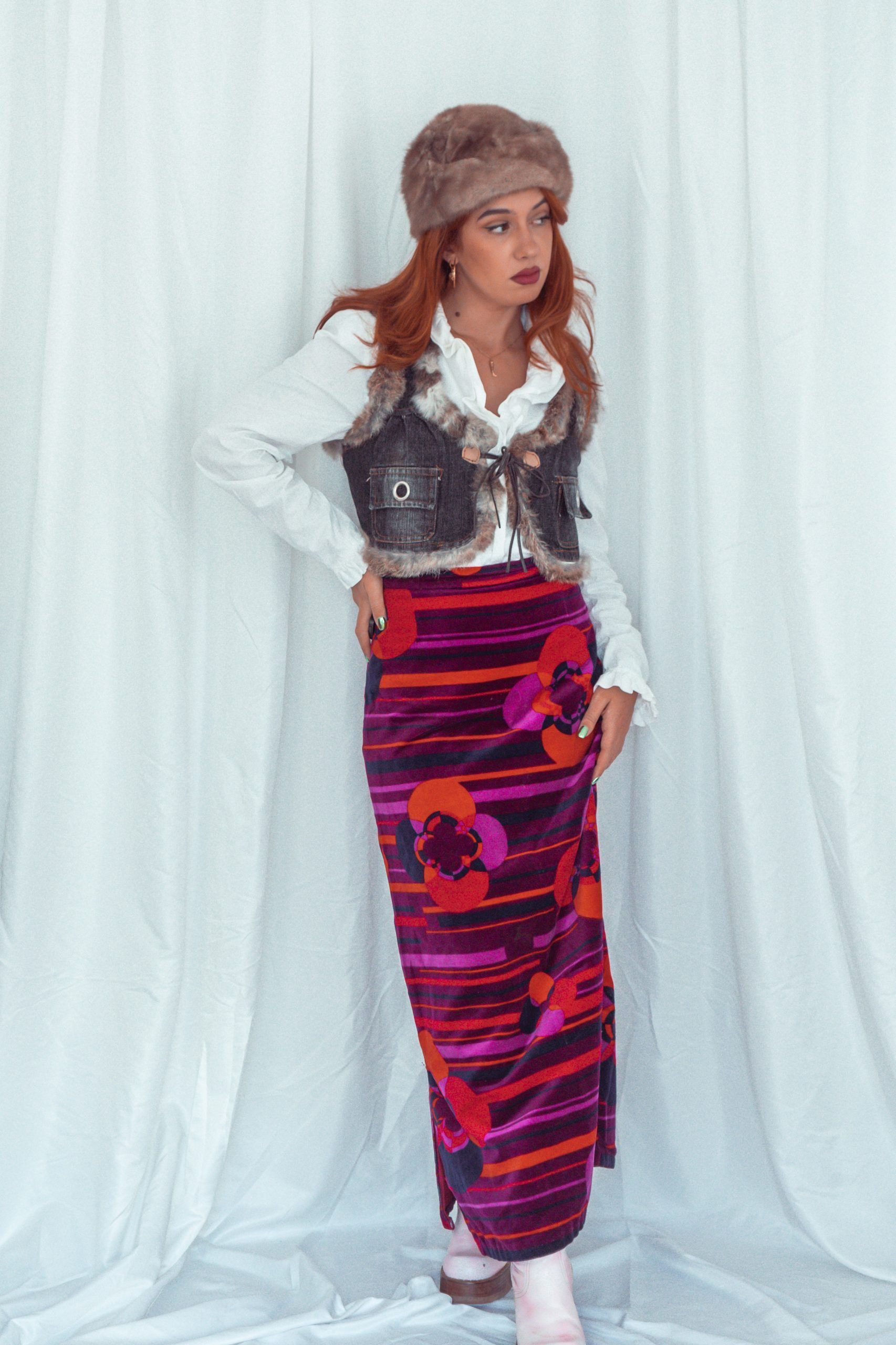 Rosalía se suma a la moda vintage con un russian fur hat de Nonna´s - Gastronomía y Moda