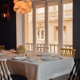 Andrea Tumbarello e Ignacio Bonasso llevan A Mesa Puesta a Restaurante Alameda en Granada - Gastronomía y Moda