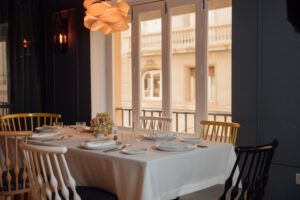 Andrea Tumbarello e Ignacio Bonasso llevan A Mesa Puesta a Restaurante Alameda en Granada - Gastronomía y Moda