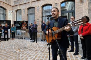 Las copas de Wimbledon y Roland Garros de Alcaraz lucirán en la Navidad de Murcia - Gastronomía y Moda