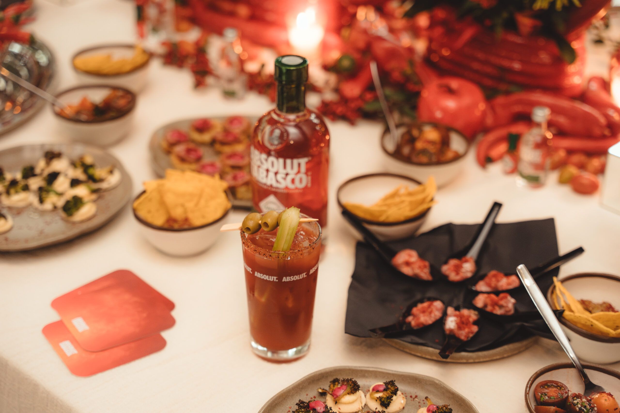 Absolut y TABASCO se unen para lanzar un vodka picante que promete revolucionar los cócteles - Gastronomía y Moda