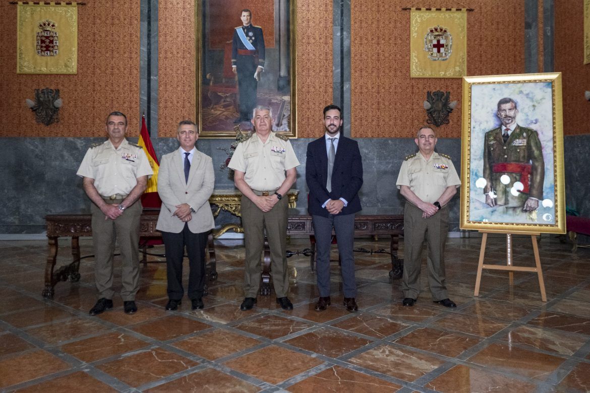El Real Círculo de Labradores entrega un cuadro de S. M. El Rey D. Felipe VI en Capitanía General - Gastronomía y Moda