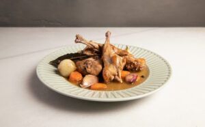 La carne de conejo vuelve con fuerza: la proteína saludable, sostenible y llena de tradición que conquista a las nuevas generaciones - Gastronomía y Moda