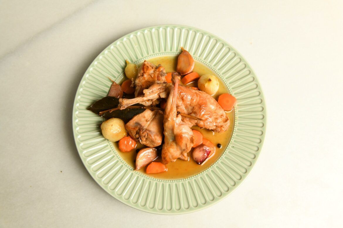 La carne de conejo vuelve con fuerza: la proteína saludable, sostenible y llena de tradición que conquista a las nuevas generaciones - Gastronomía y Moda