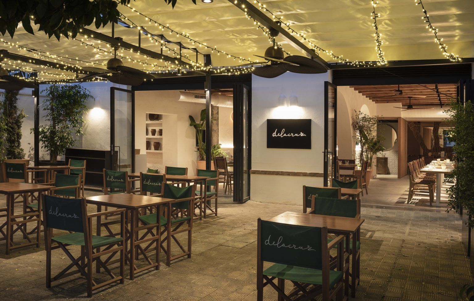 Delacruz, de Ovejas Negras, se renueva con una espléndida terraza en Tomares Delacruz, de Ovejas Negras, se renueva con una espléndida terraza en Tomares - Gastronomía y Moda