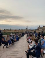Silbon, a beneficio de Cáritas, viste de solidaridad el Puente Romano de Córdoba - Gastronomía y Moda