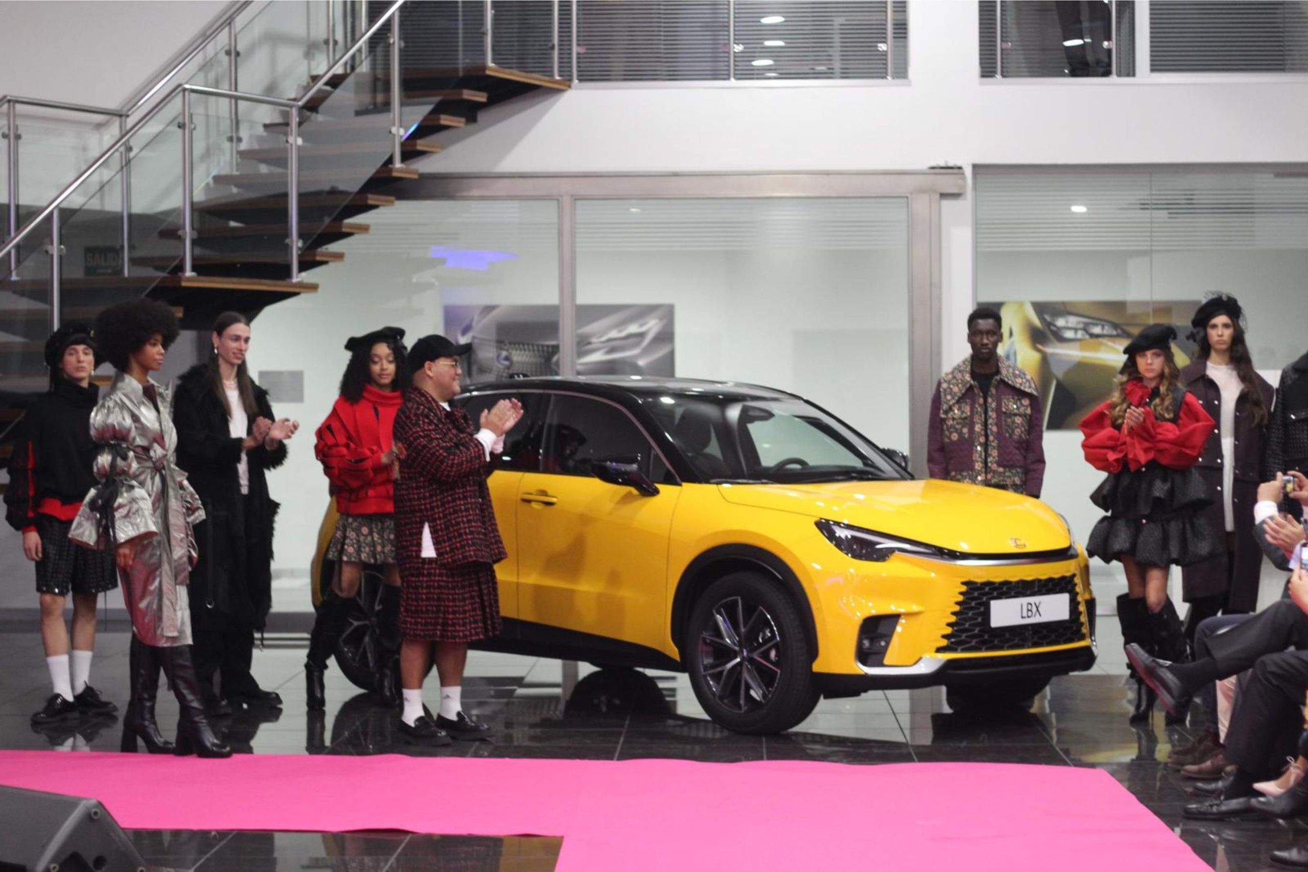 Lexus Sevilla presenta el nuevo Lexus LBX con un exclusivo desfile de moda - Gastronomía y Moda
