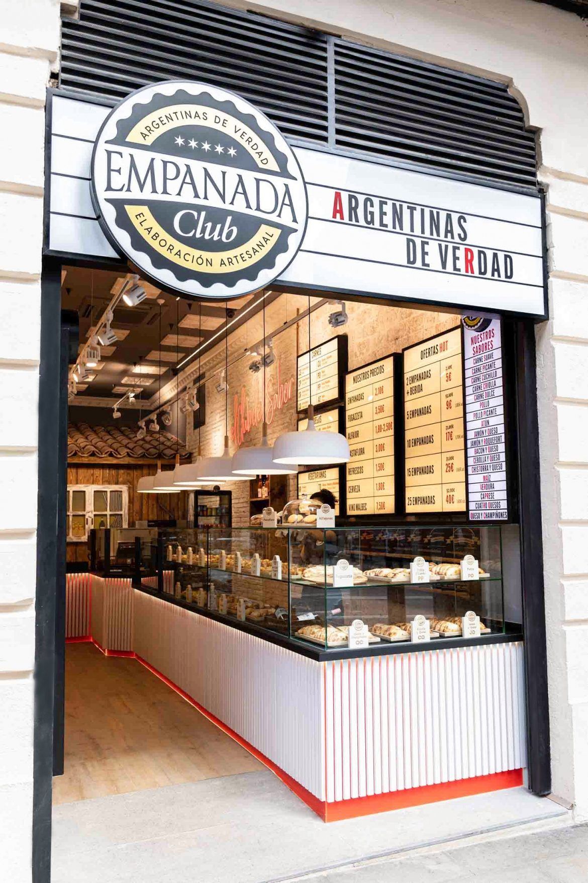 118 Studio crea la nueva imagen de las tiendas ‘Empanada Club’ bajo un estilo vintage 118 Studio crea la nueva imagen de las tiendas 'Empanada Club' bajo un estilo vintage - Gastronomía y Moda