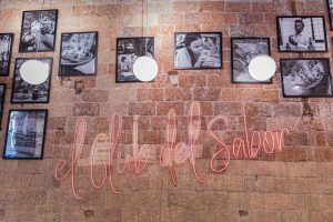 118 Studio crea la nueva imagen de las tiendas 'Empanada Club' bajo un estilo vintage - Gastronomía y Moda