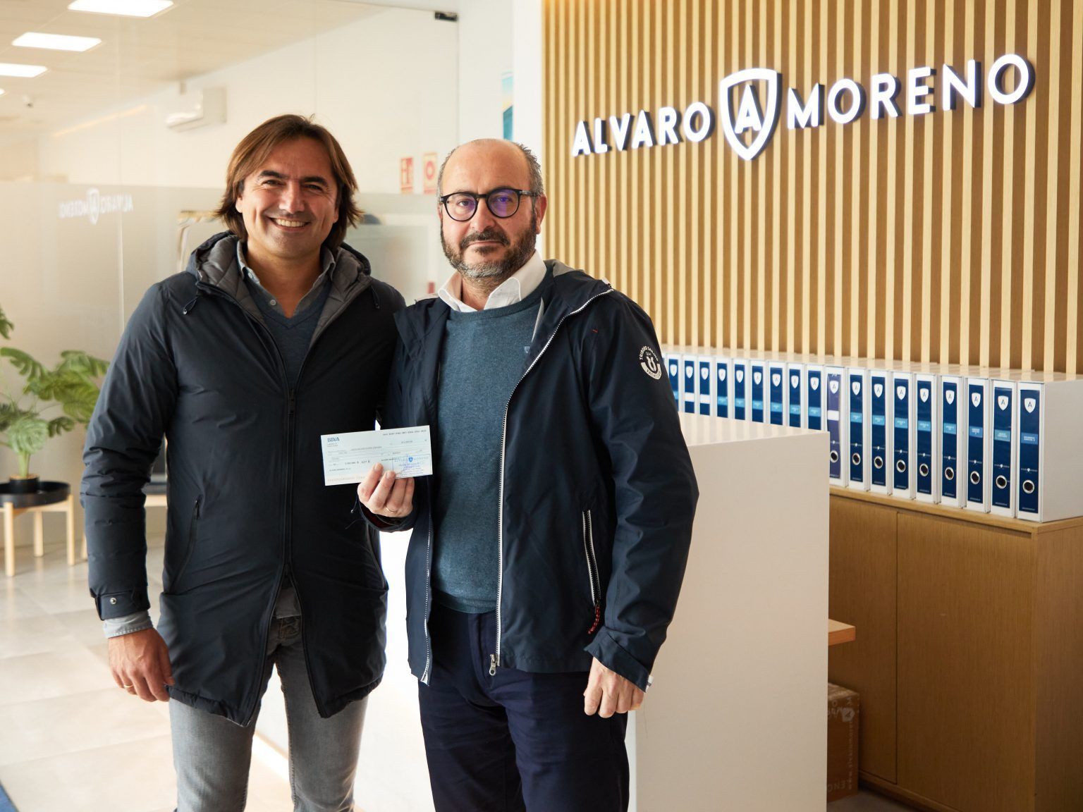 Álvaro Moreno recibe el sello de la “Red de Empresas por el Empleo con Apoyo” de Down España por su proyecto de “Tiendas con Alma” - Gastronomía y Moda